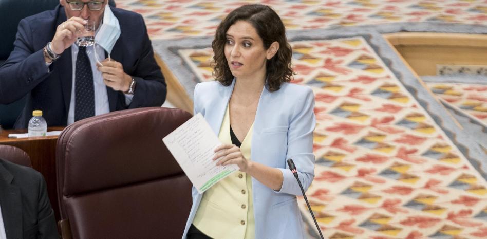 Ayuso se abre a modificar las leyes LGTBI y de género en Madrid como le exige Vox