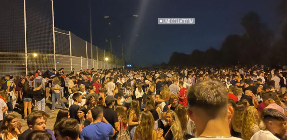 Un macrobotellón se descontrola en la Autónoma: una posible violación, agresiones y destrozos