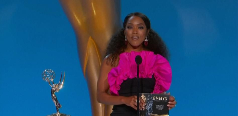 'The Crown' se corona en los premios Emmy con 'Ted Lasso' y 'Gambito de Dama'