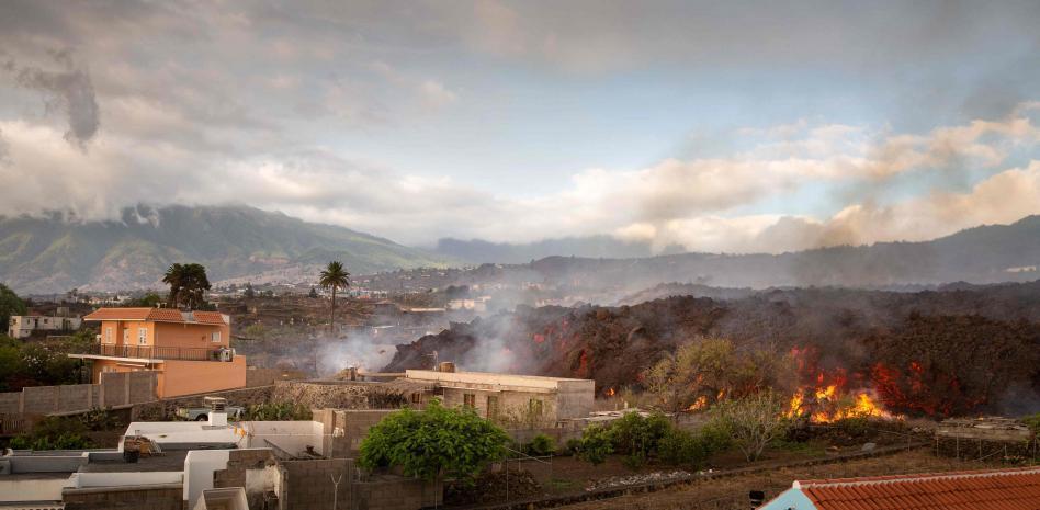 Aumentan las emisiones de dióxido de azufre en La Palma tras abrirse una nueva boca eruptiva