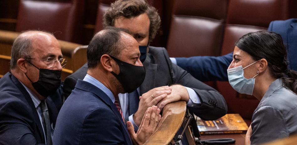 Revuelo en el Congreso: un diputado de Vox llama "bruja" a una representante del PSOE