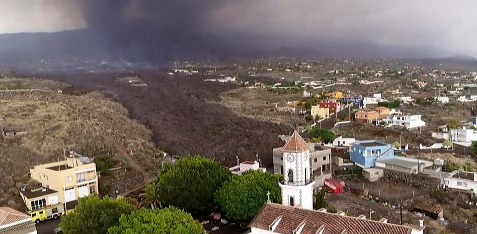 La secuencia completa de un vuelo en dron sobre Todoque
