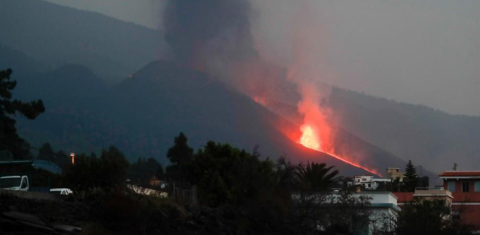 El volcán de La Palma se reactiva tras la falsa ilusión de una tregua momentánea