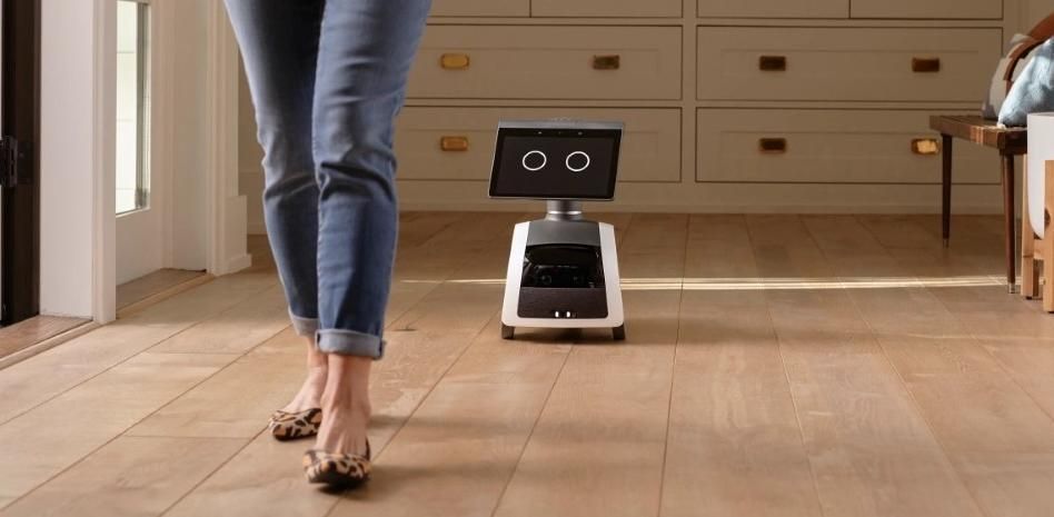 Una filtración describe cómo el robot Astro de Amazon rastrea a las personas