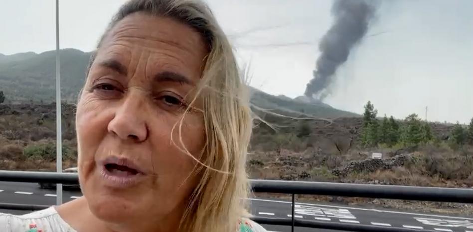 Una nueva colada del volcán de La Palma destruye parte de una zona industrial de la isla