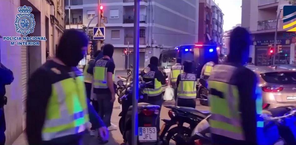 La Policía detiene a cinco presuntos yihadistas en Barcelona y Madrid "listos para atentar"