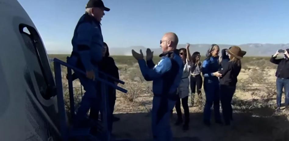 El capitán Kirk de 'Star Trek' cruza la última frontera y esta vez es verdad