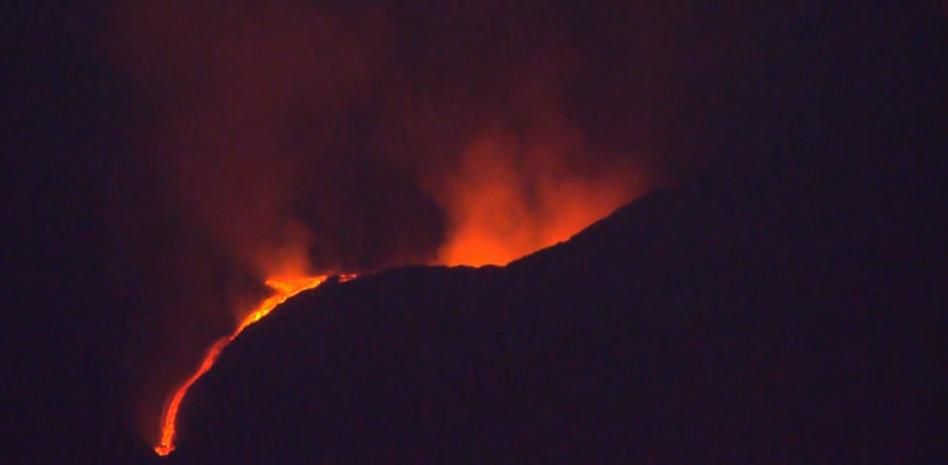 La Palma sigue al capricho del volcán un mes después de entrar en erupción