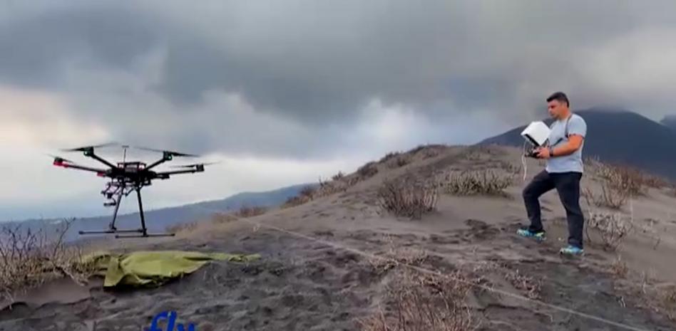 Segunda prueba para rescatar este miércoles a los perros atrapados por la lava en La Palma