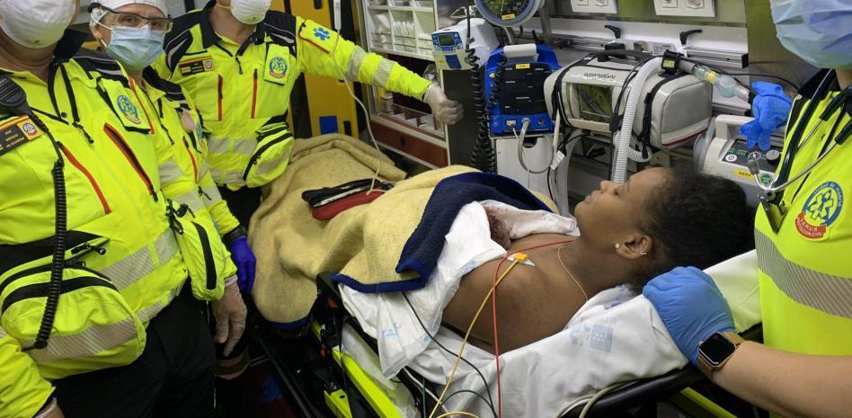 Da a luz en el coche camino al hospital asistida por dos policías en Puente de Vallecas