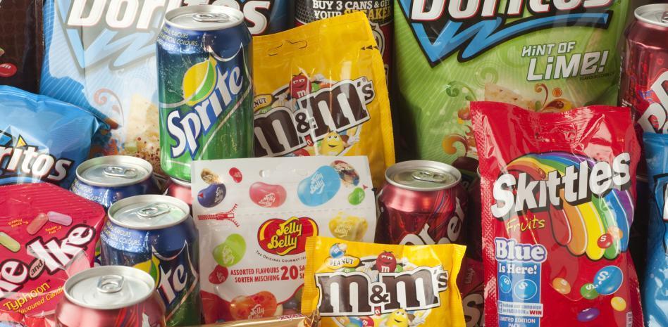 Adiós a la publicidad de bollos, galletas, zumos y helados destinados a los menores