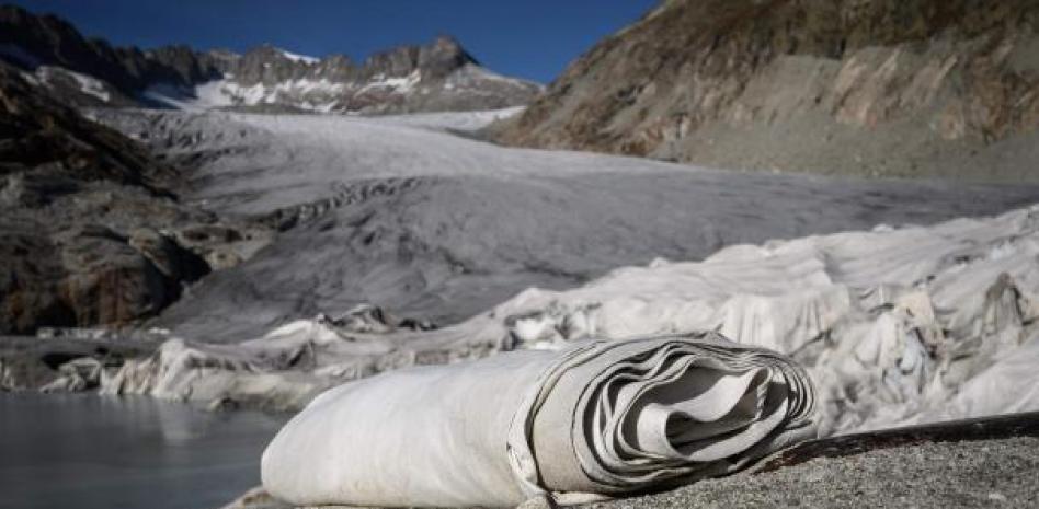 Cómo evitar que se derrita un glaciar: tápenlo con una lona