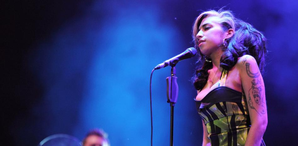 El vestido que llevó Amy Winehouse en su último concierto bate récords en una subasta