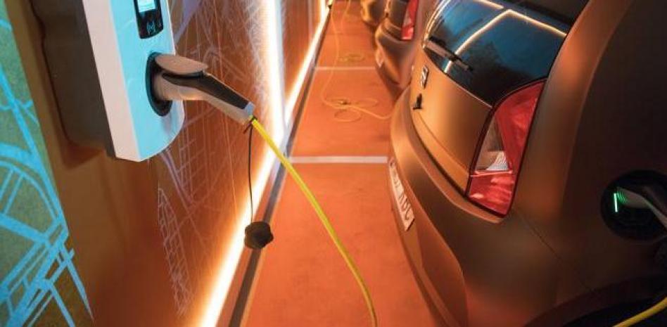 Una treintena de países y fabricantes acuerdan poner fin al coche de combustión interna en 2035