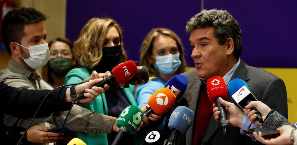 Acuerdo entre Gobierno y sindicatos por las cotizaciones: así afecta al sueldo y al empresario