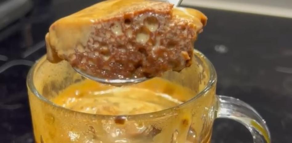 Prepara este café con base de bizcocho de cacao de Miquel Antoja