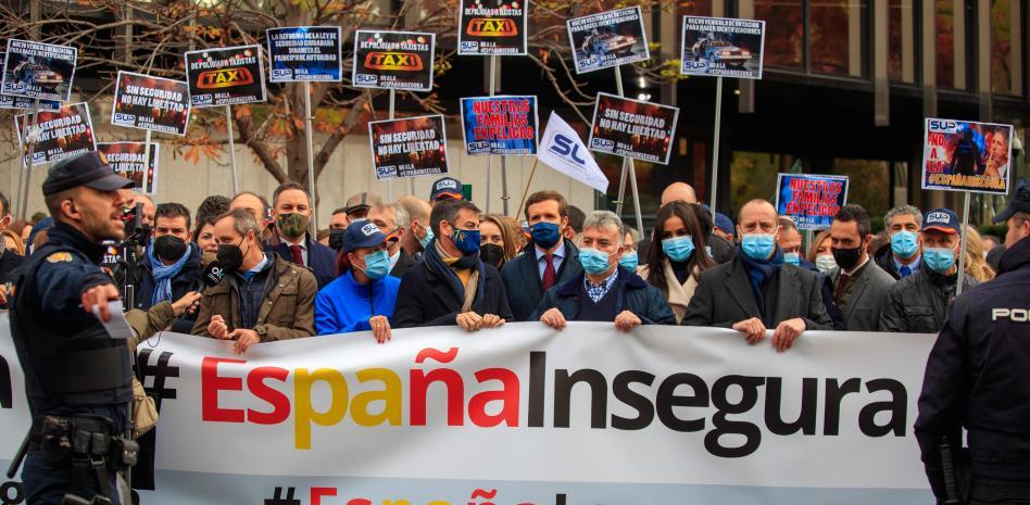 Casado y Abascal abanderan juntos la protesta policial contra la reforma de la 'ley mordaza'