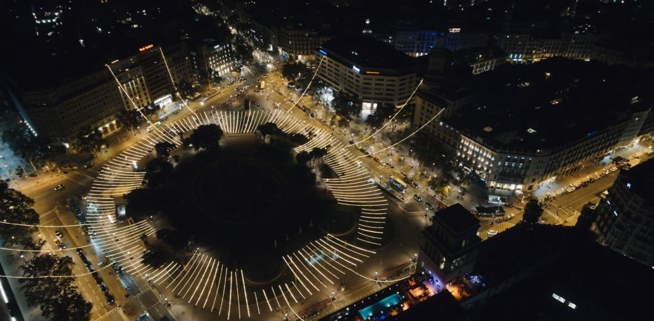 Las luces de Navidad traen la esperanza al centro de Barcelona