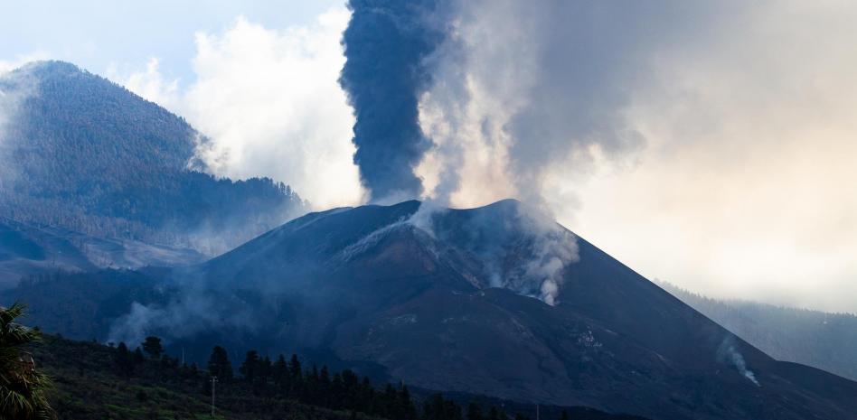 Levantan el confinamiento de tres municipios de La Palma tras mejorar el aire