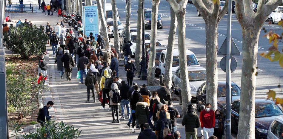 España pondrá ya la tercera dosis a los mayores de 40 años