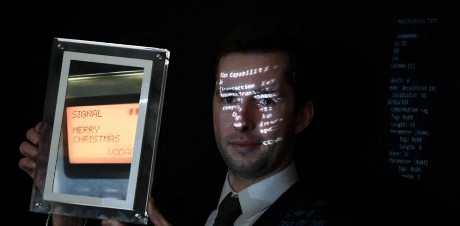 "Feliz Navidad": el primer SMS de la historia se subasta como NFT por 107.000 euros