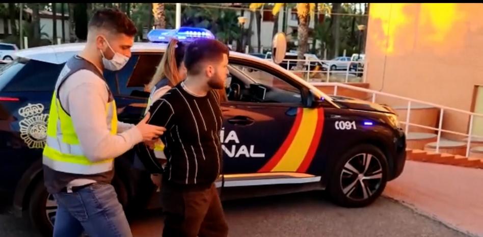 El asesino machista atrincherado en Elche iba armado a por su hija de 18 meses