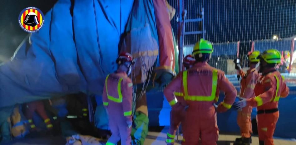 Fallece una de las niñas heridas al arrastrar el viento un castillo hinchable en Mislata
