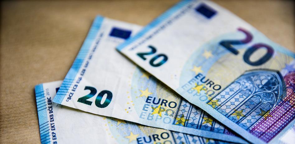 Tus operaciones con efectivo en el banco que Hacienda vigila