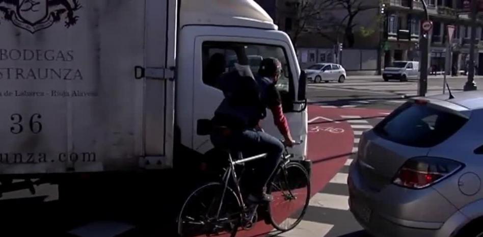 El polémico carril bici-rotonda, ¿una excepción en el nuevo Bilbao?