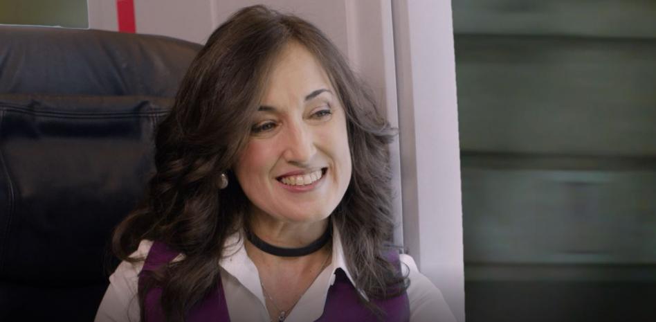 La cantante con una enfermedad rara que ayuda a niños a través de la música