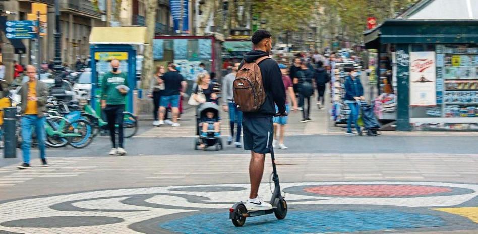 Bicis y patinetes causan el 40% de los atropellos en Barcelona