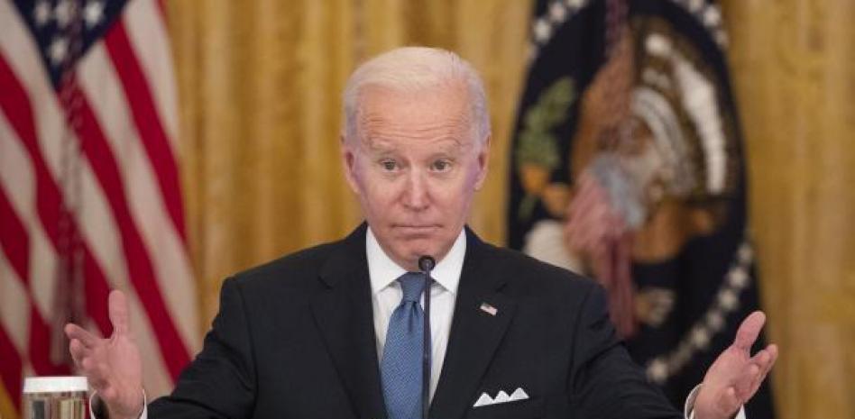 Biden llama "estúpido hijo de puta" a un periodista