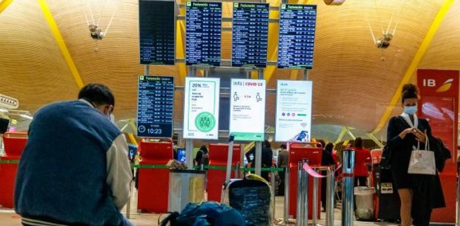 El pasaporte covid para viajar ya caduca a los 9 meses de la segunda dosis si no se ha recibido la tercera