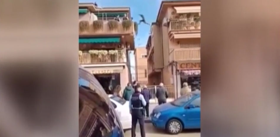 La policía detiene a un ladrón que huía por las azoteas en Barberà del Vallès