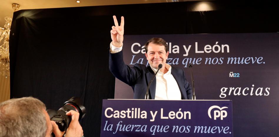 El PP vence en Castilla y León pero Vox ya le reclama la vicepresidencia