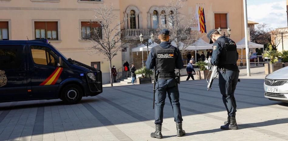 El presunto caso de corrupción del Consell Esportiu se extiende a Cornellà con once detenidos