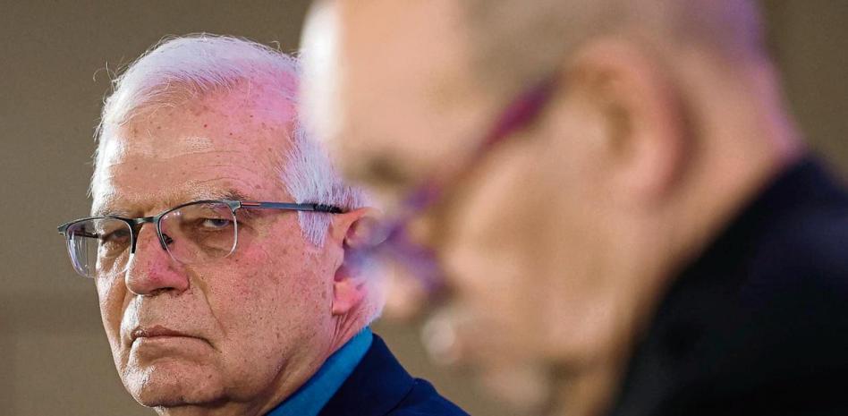 La UE expulsa a Rusia de los mercados y veta el comercio con la zona rebelde