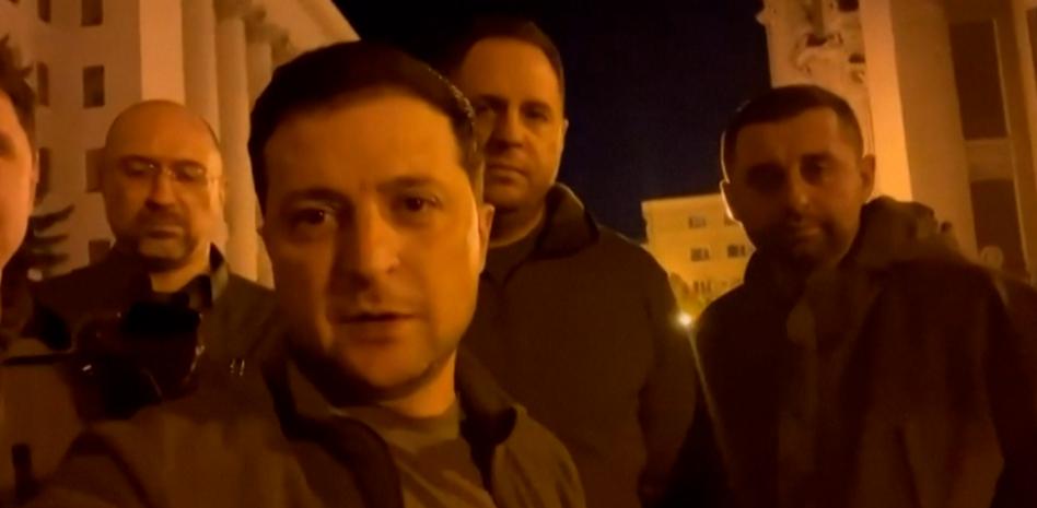 Estados Unidos asegura que está preparado para evacuar a Zelenski, quien de momento lo rechaza