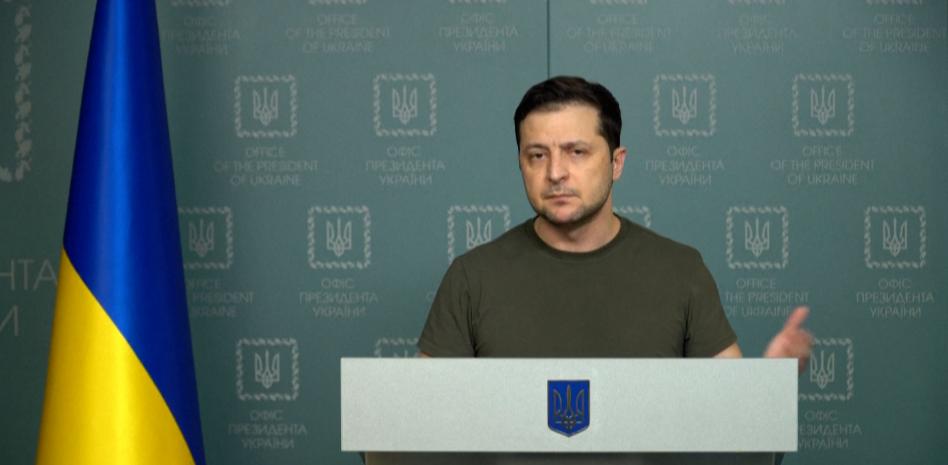 Zelenski se niega a negociar con Putin en Bielorrusia, por ayudar al ataque ruso