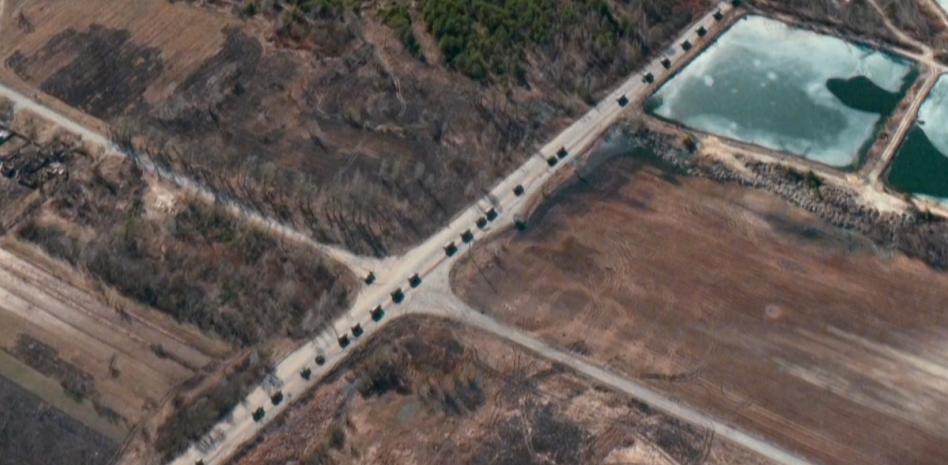 Las imágenes en 3D del convoy ruso de 60 kilómetros a las puertas de Kyiv