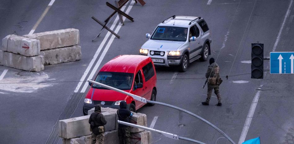 Los habitantes de Kyiv anhelan la paz mientras se preparan para un asedio