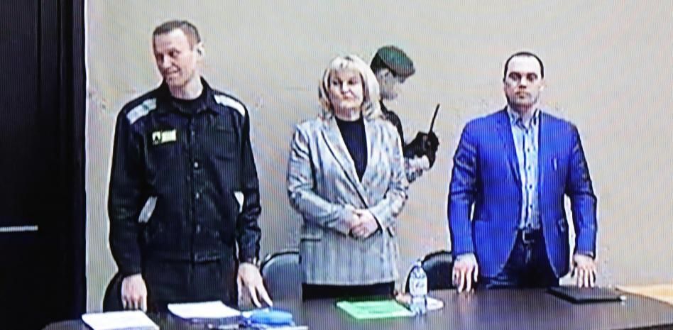 Alexéi Navalni, condenado a 9 años de prisión por "estafa" y "desacato al tribunal"