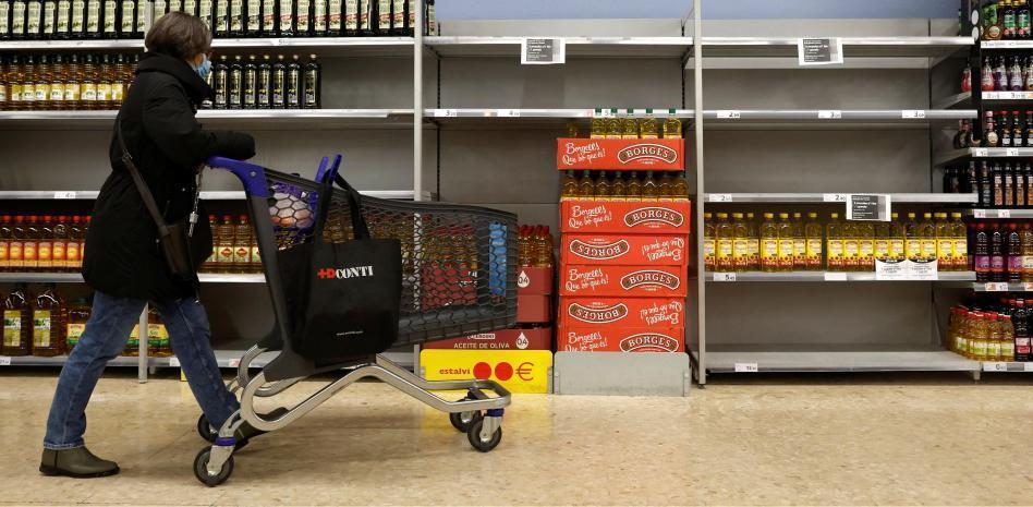 El sector alimentario alerta del peligro de desabastecimiento por el paro de transportistas