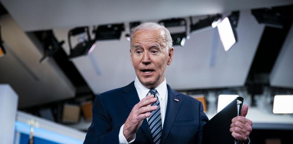 Biden especula que Putin ha despedido o puesto en arresto domiciliario a algunos asesores