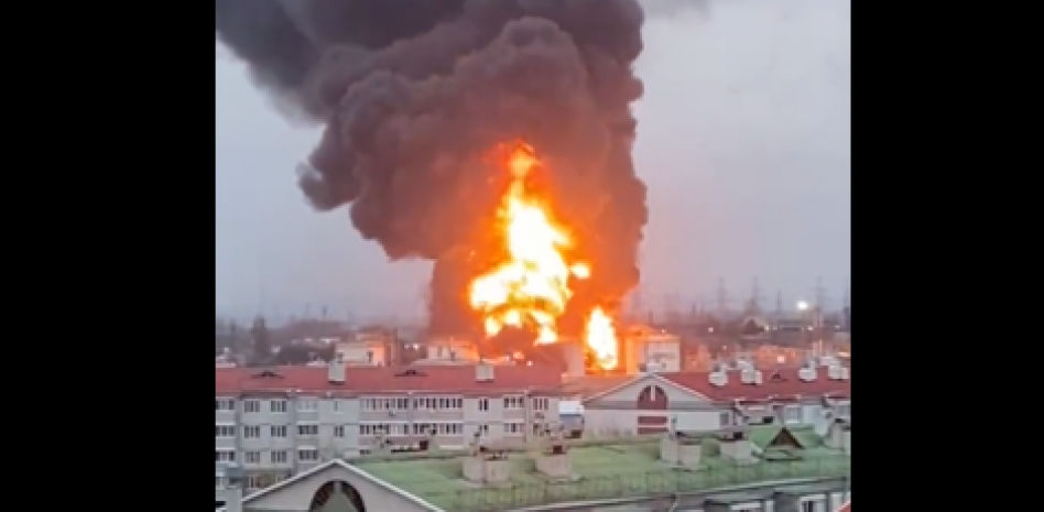 Rusia acusa a Ucrania de bombardear un depósito de combustible en la ciudad rusa de Bélgorod