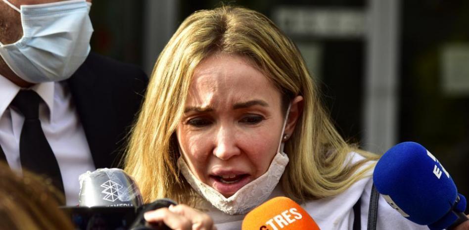 Ángela Dobrowolski reitera a las puertas del juzgado que "salvé la vida a Mainat"