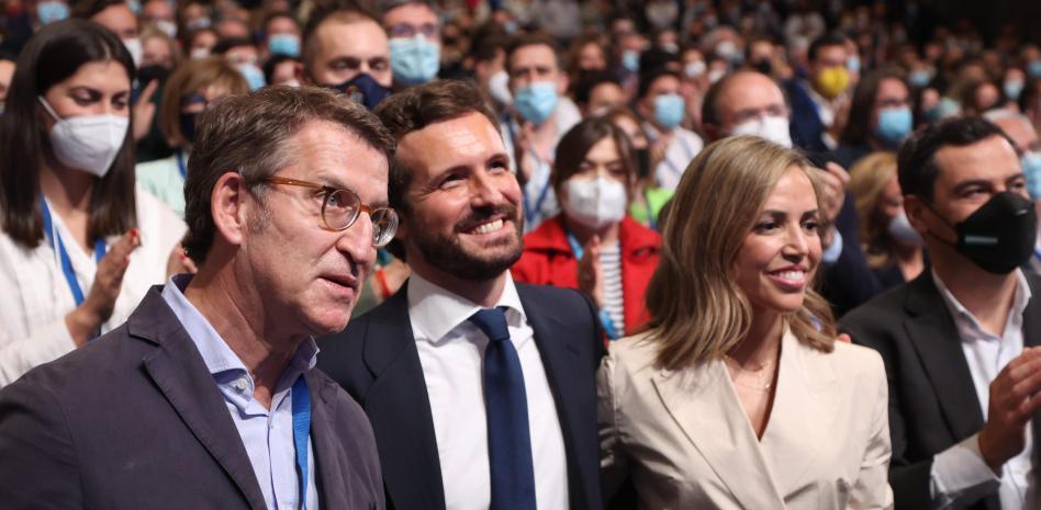 El PP pasa página de la etapa Casado y se une para que Feijóo gobierne