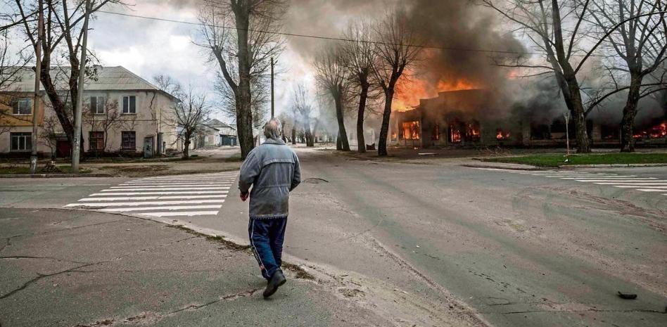 Zelenski insta a los ucranianos del este a huir para salvar sus vidas