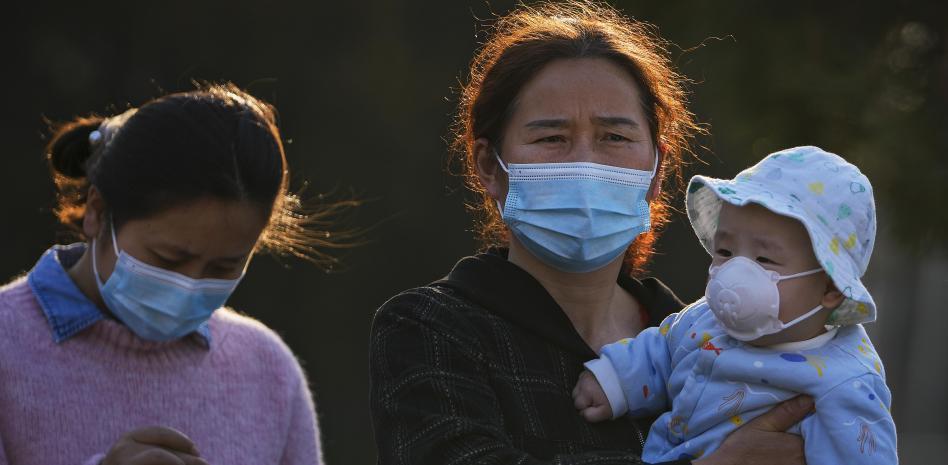 La segregación de los niños con covid desata iras en Shanghai