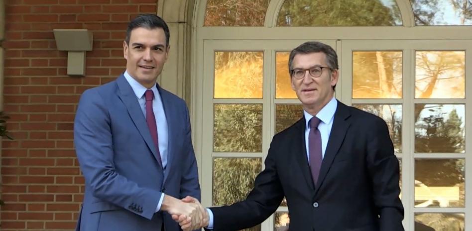Sánchez y Feijóo ya están reunidos en un primer encuentro con escasas expectativas de acuerdos